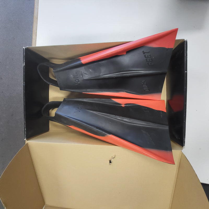 Load image into Gallery viewer, Used Voit V-Duck Size 8-9 Snorkeling Fins
