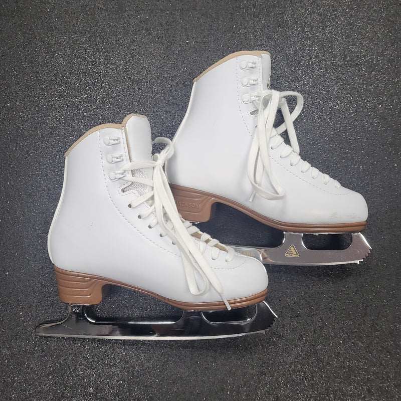 Load image into Gallery viewer, Used 3.5 Jackson Mystique Figure Skates w/ Box
