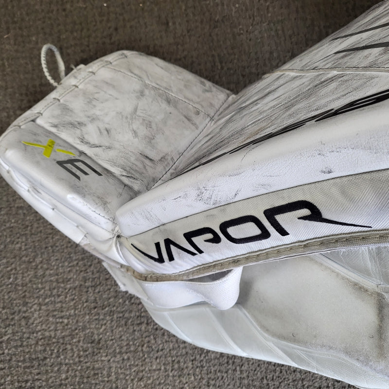 Load image into Gallery viewer, Used Bauer Vapor 3X Senior Small Hockey Goalie Pads
