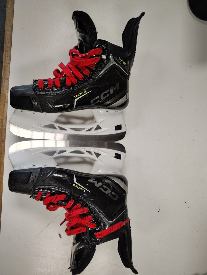 Load image into Gallery viewer, Used CCM Tacks XF90 Senior Size 7 Hockey Skates
