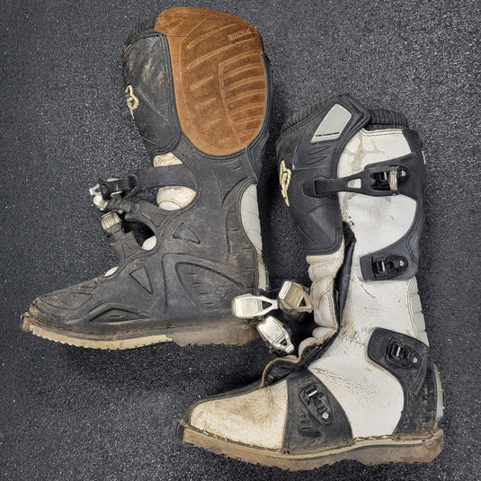 Used FoxRacingInc. Tracker Motocross Boots - Size: Women's 8
