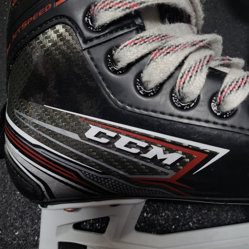 Load image into Gallery viewer, Used Ccm Ft460 Jetspeed Junior Hockey Skate Size 1.5 D
