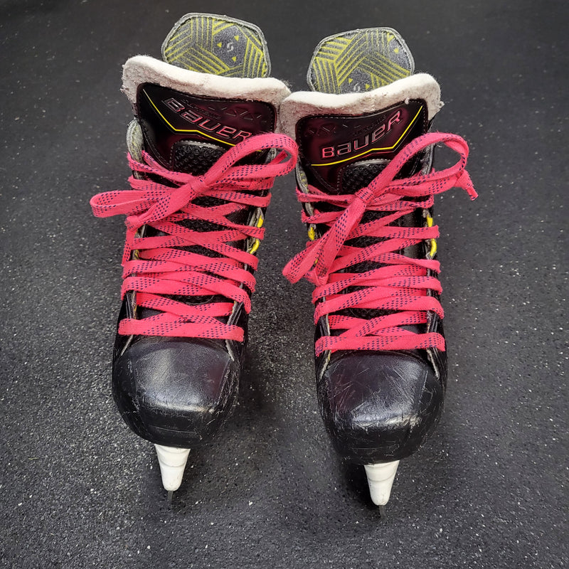 Load image into Gallery viewer, Used Bauer Supreme M40 Hockey Skates Size 2
