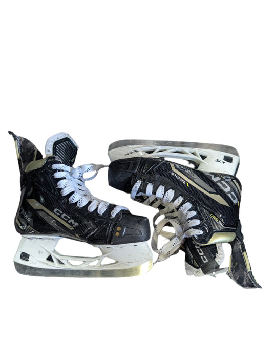 Used CCM Tacks AS-590 Size 5.5 Regular Width Intermediate Hockey Skates