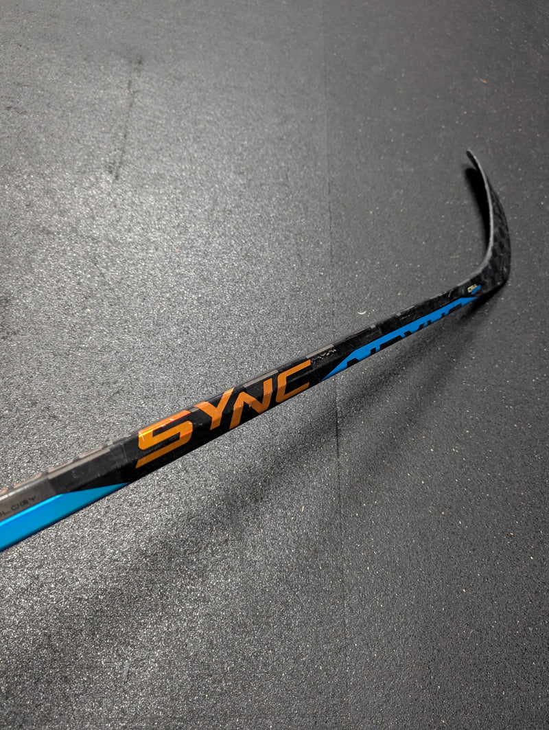 Load image into Gallery viewer, Used Bauer Nexus Tracer 50 Flex P28 RH Hockey Stick
