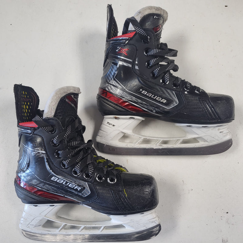 Load image into Gallery viewer, Used Bauer Vapor 2X Hockey Skates - Size: Youth 12.5
