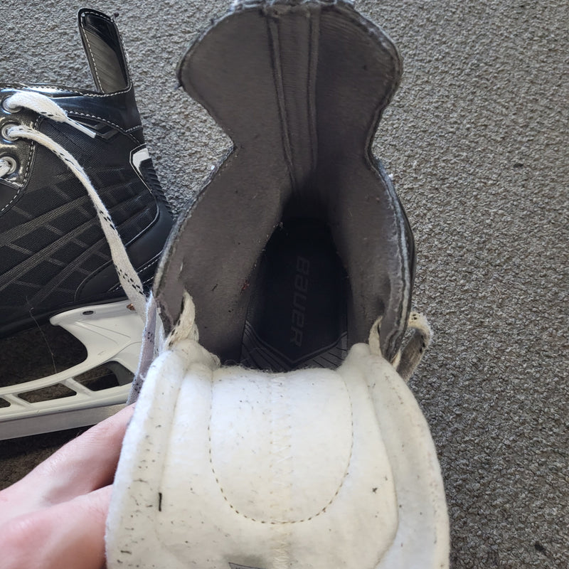 Load image into Gallery viewer, Used Bauer Nexus 88 Hockey Skates Size 4
