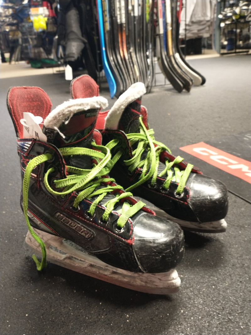 Load image into Gallery viewer, Used Bauer Vapor X2.7 Hockey Skates YTH 13.5
