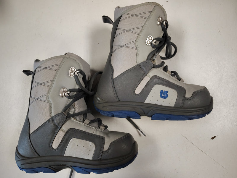 Load image into Gallery viewer, Used Burton Moto Kids Snowboard Boots Size 6
