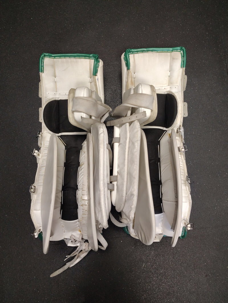 Load image into Gallery viewer, Used 32" Reebok XT 28 Goalie Leg pads
