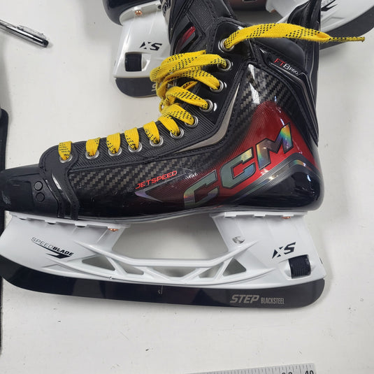CCM JETSPEED FT8PRO SZ 9.5 SKATES