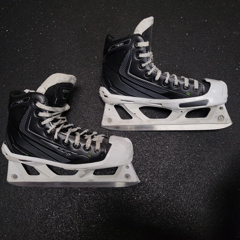 Load image into Gallery viewer, Used CCM Ribcor 40K Junior Size 3.5D Hockey Goalie Skates
