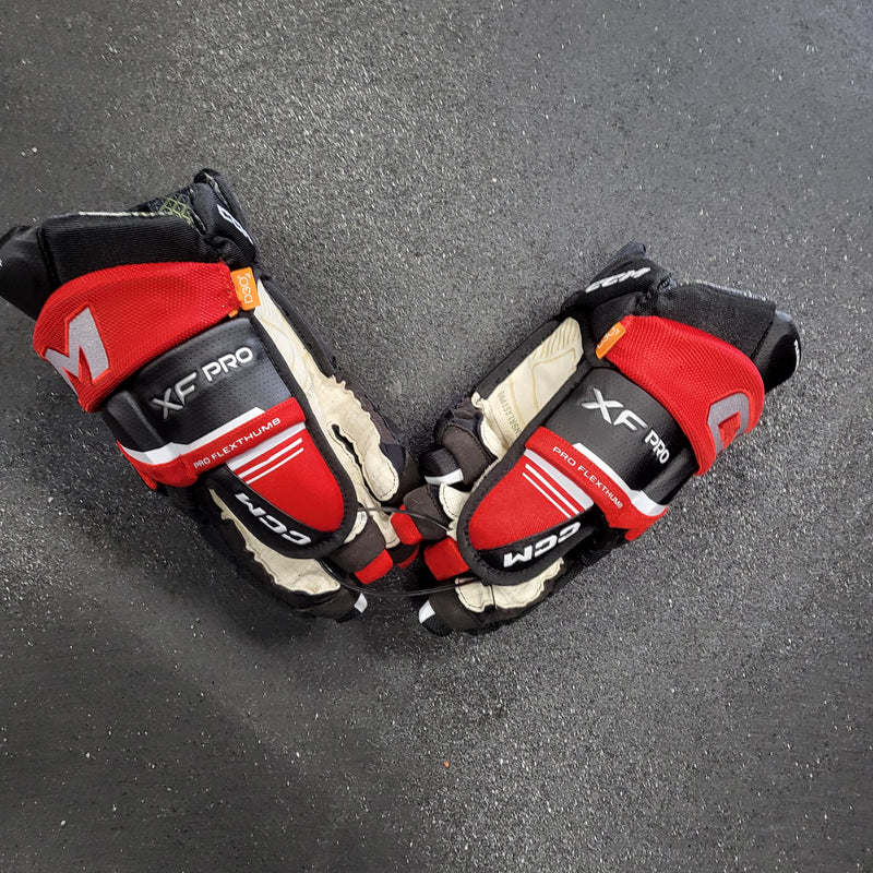 Load image into Gallery viewer, Slightly Used CCM XF Pro W Pro FlexThumb Hockey Gloves 15"
