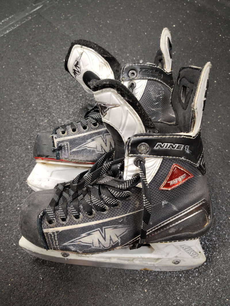 Load image into Gallery viewer, Used Mission Nine 1 Hockey Skates Size 4.5
