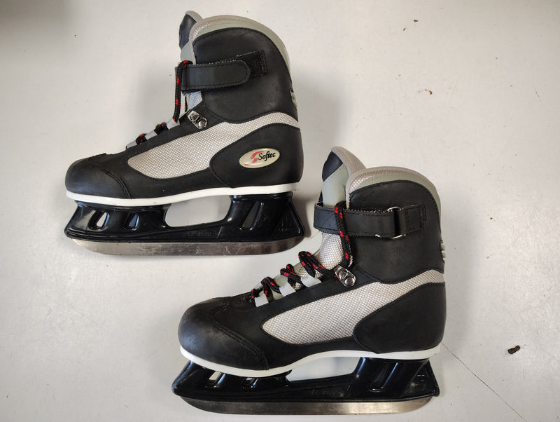 Load image into Gallery viewer, Used Jackson Ultima Softec Hockey Skates - Size: 3
