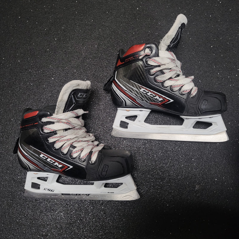 Load image into Gallery viewer, Used Ccm Ft460 Jetspeed Junior Hockey Skate Size 1.5 D
