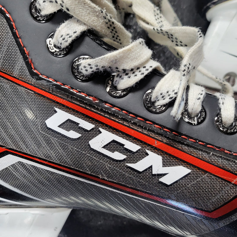 Load image into Gallery viewer, CCM Jetspeed Skates Size 9.5 D Used
