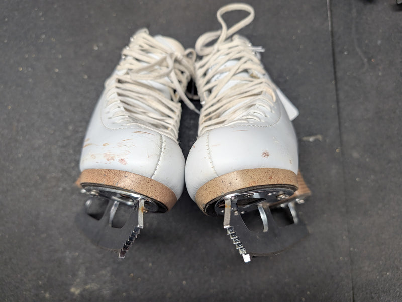 Load image into Gallery viewer, Used Jackson Elle 2130 Size 4.5W Figure Skates
