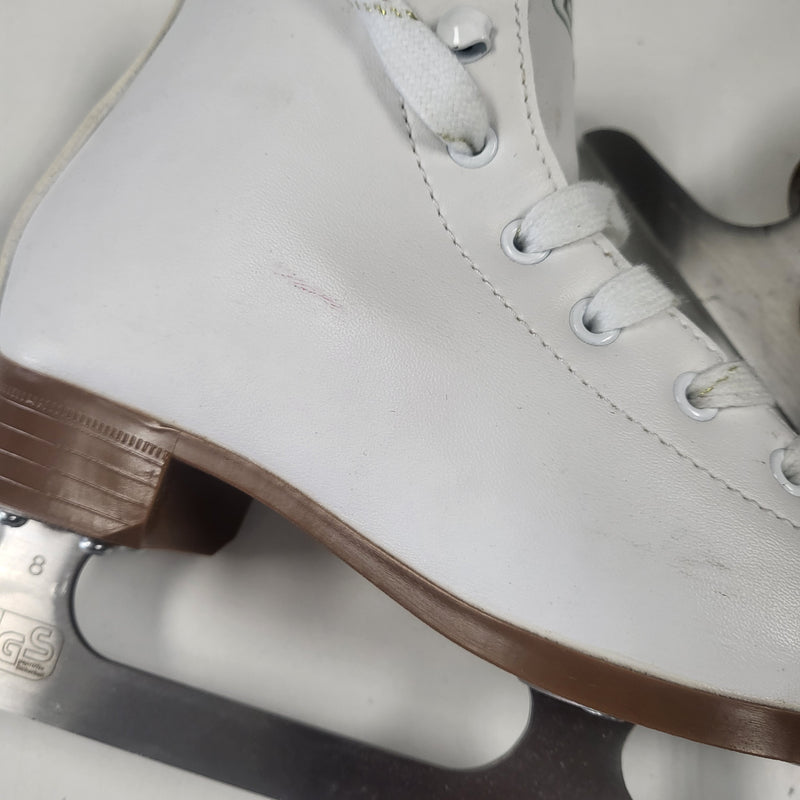Load image into Gallery viewer, DBX Classic figure skates slightly used size 1
