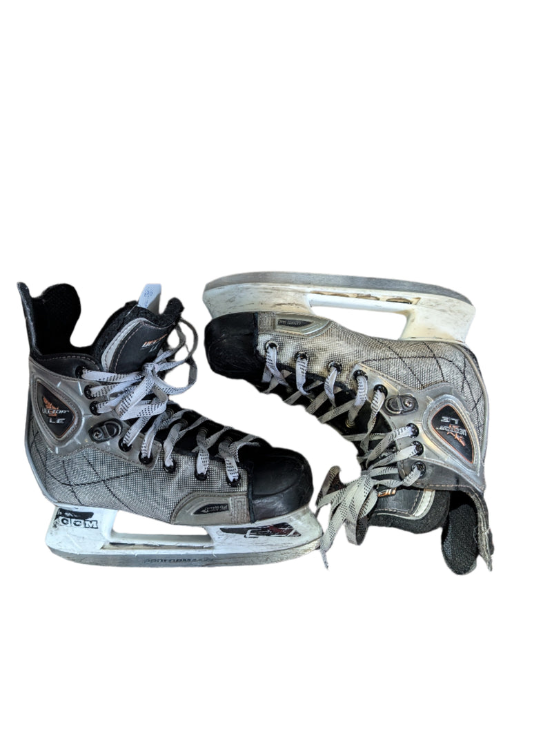 Load image into Gallery viewer, Used CCM Vector LE Size 3.5D Junior Hockey Skates
