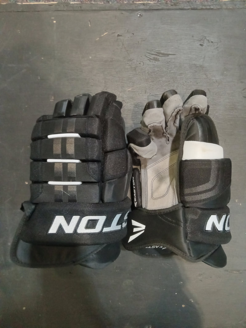 Load image into Gallery viewer, Used Easton Pro10 Sr. Hockey Gloves
