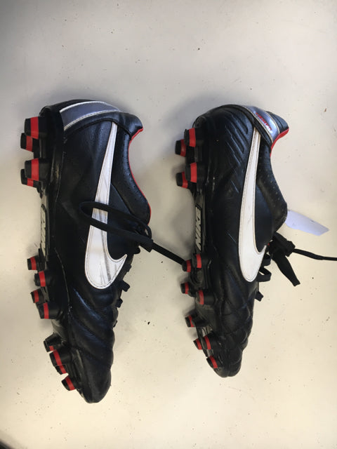 Used Nike Tiempo Black/white/red Mens Size 6.5 Soccer Cleats