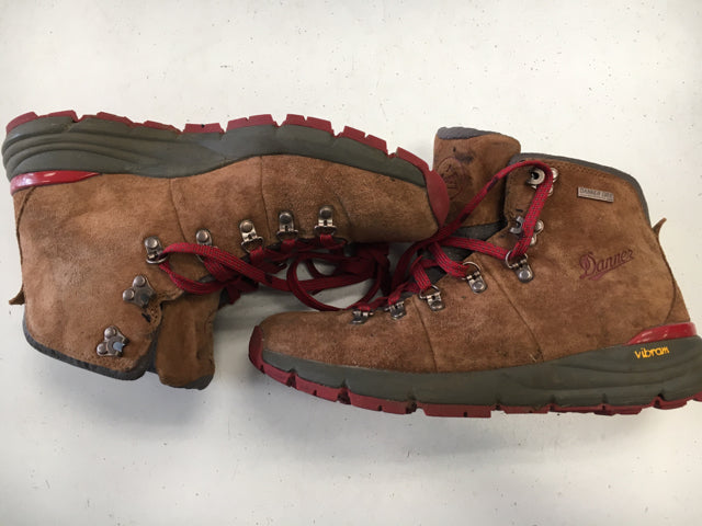 Load image into Gallery viewer, Used Danner Mountain 600 Brown Womens 9.5 Hiking Boots
