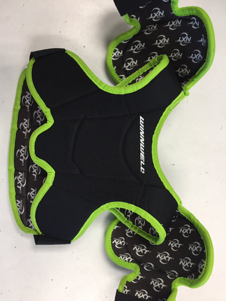 Load image into Gallery viewer, Winnwell Used Youth Size Medium Hockey Shoulder Pads
