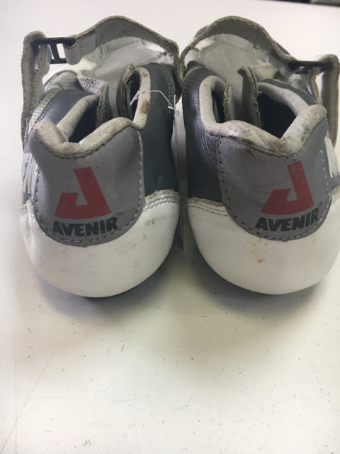 Used Avenir Grey/White Mens 8 Used Biking Shoes