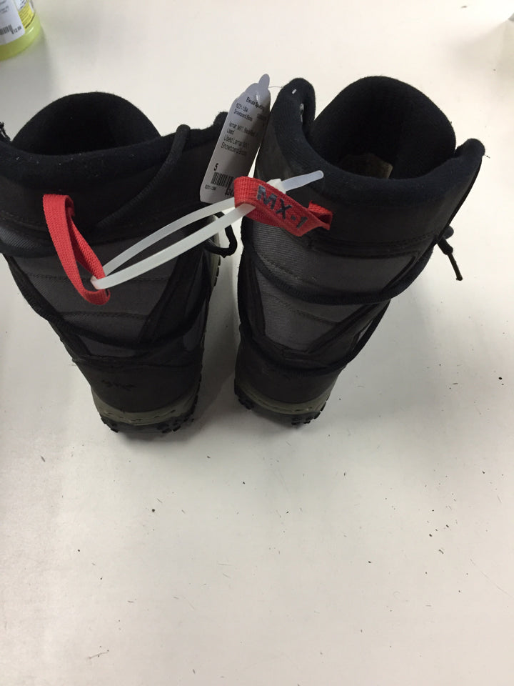 Load image into Gallery viewer, lamar MX1 Black/Red Jr. Size Specific 5 Used Snowboard Boots
