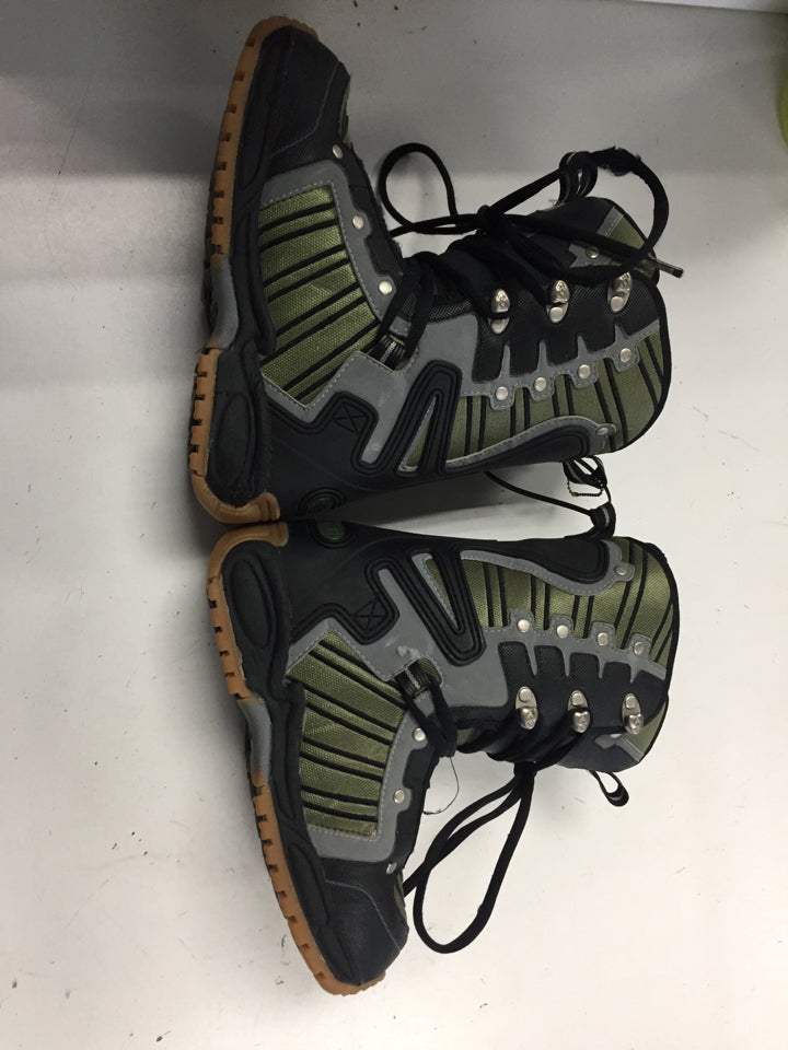 Load image into Gallery viewer, thirtytwo Prion Black/Green Mens Size Specific 7 Used Snowboard Boots
