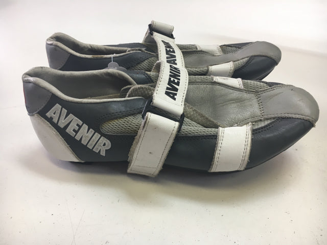 Load image into Gallery viewer, Used Avenir Grey/White Mens 8 Used Biking Shoes
