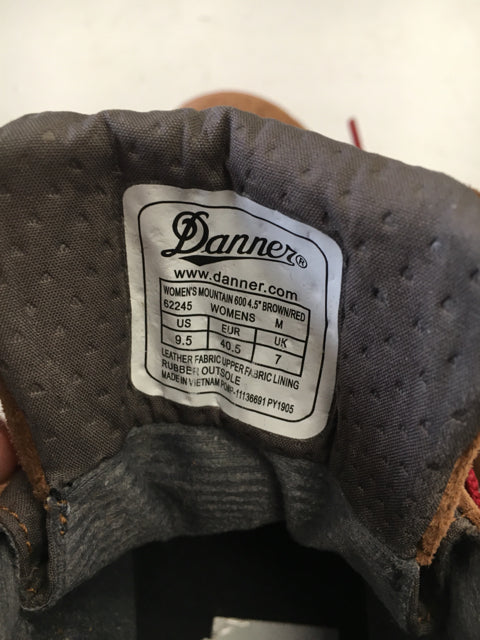 Load image into Gallery viewer, Used Danner Mountain 600 Brown Womens 9.5 Hiking Boots
