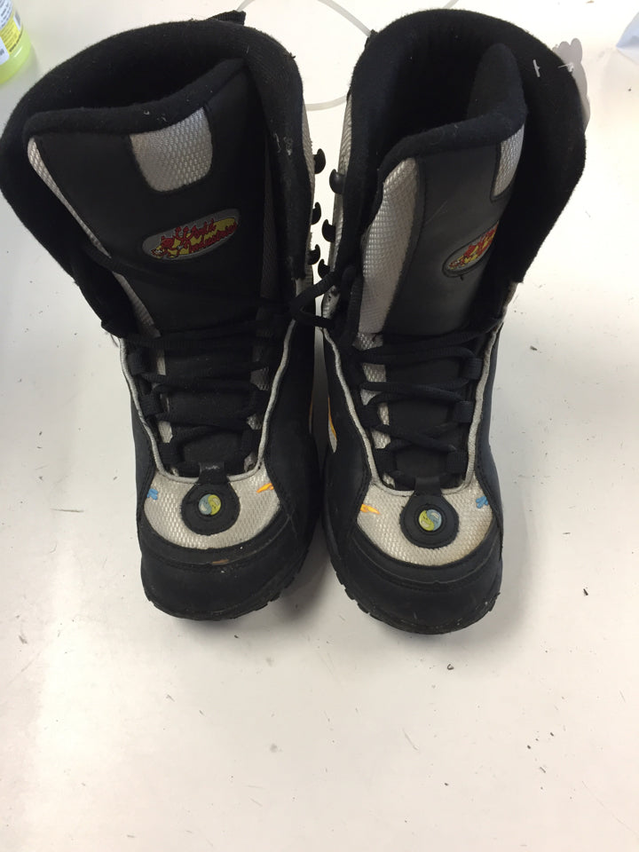 Load image into Gallery viewer, World Industries Battle Silver/Black Jr. Size Specific 5 Used Snowboard Boots
