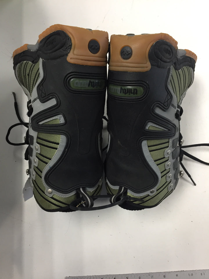 Load image into Gallery viewer, thirtytwo Prion Black/Green Mens Size Specific 7 Used Snowboard Boots
