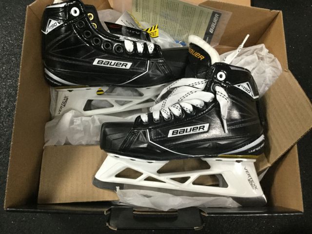 Load image into Gallery viewer, Bauer Supreme S190 Jr. Skate Size 3 EE New Hockey Goalie Skates
