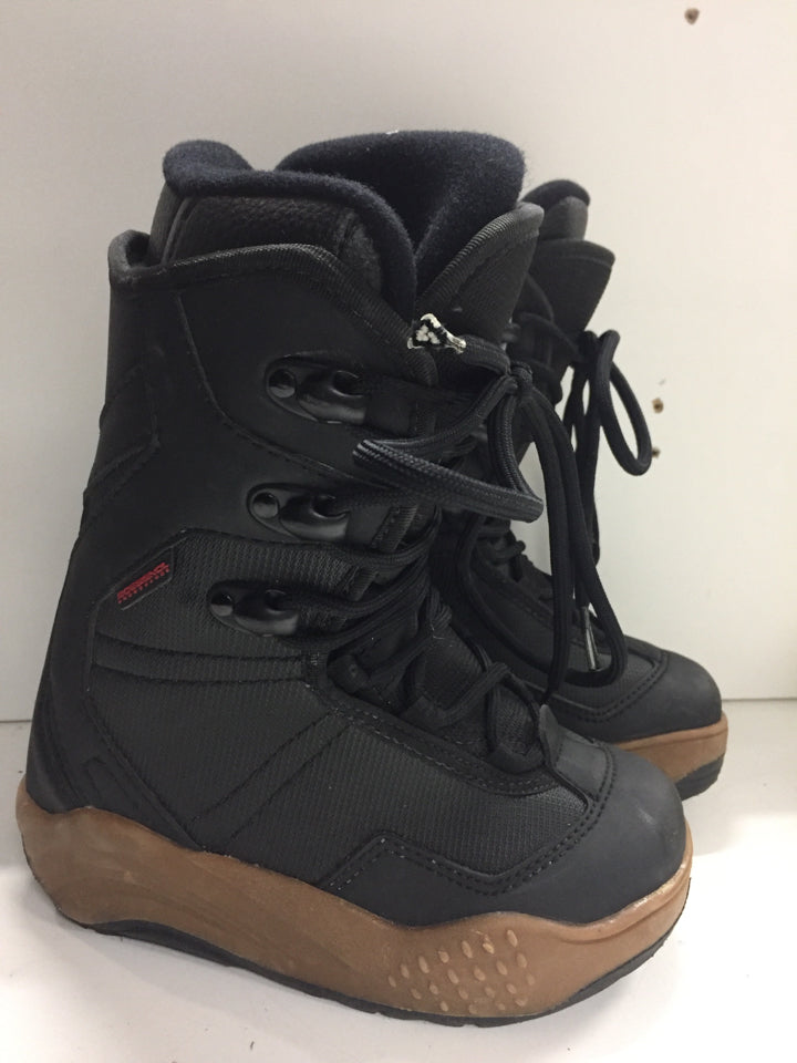 Load image into Gallery viewer, Rossignol Rider Black Boys Size Specific 3 Used Snowboard Boots
