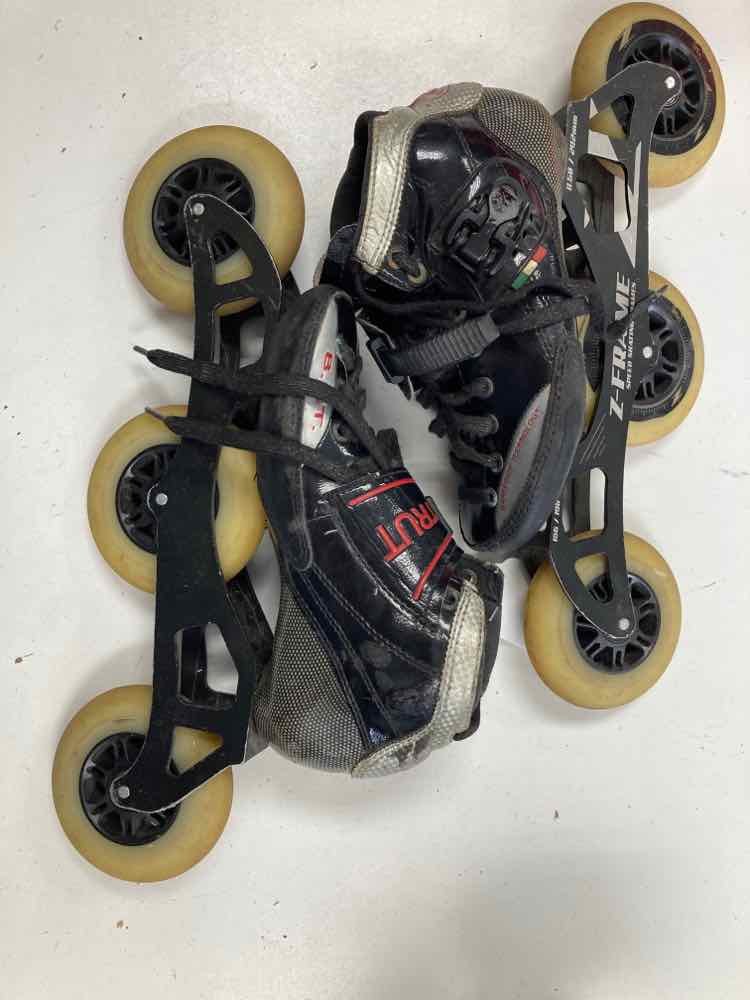 Load image into Gallery viewer, Luigino Strut Skate Size 3 Used Inline Skates
