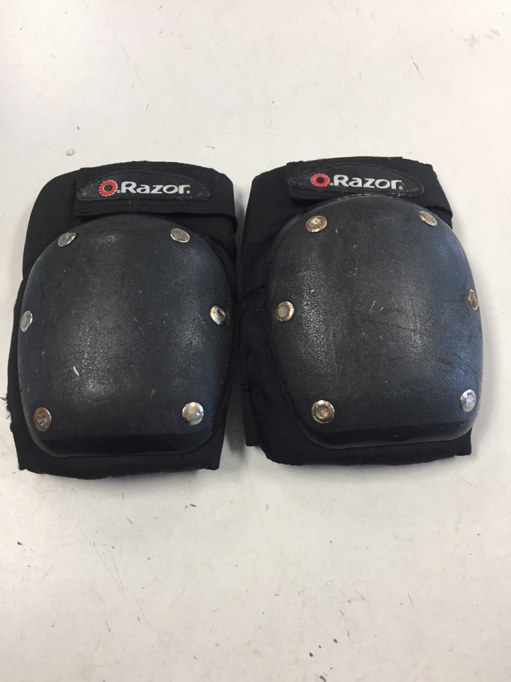 Razor Black Size Specific Large Used Skating Knee Pads