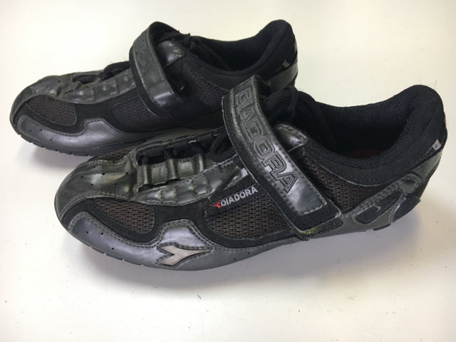 Load image into Gallery viewer, Used Diadora Black Size 5 MTB Biking Shoes
