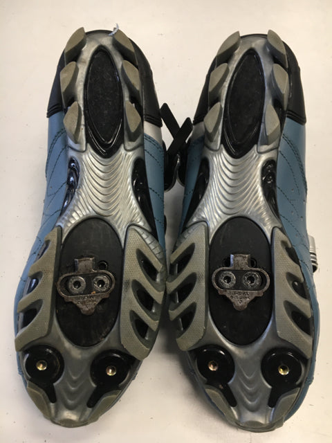 Load image into Gallery viewer, Used Forte Blue/Grey Sr Shoe Size 8 Biking Shoes
