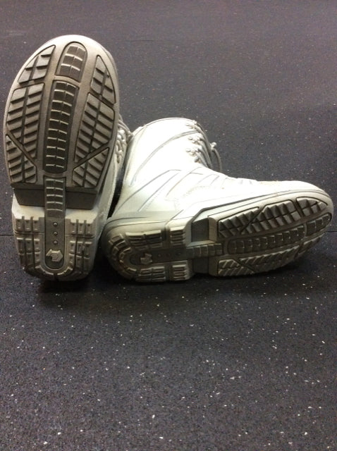 Load image into Gallery viewer, Northwave Freedom Grey Mens Size Specific 6 Used Snowboard Boots
