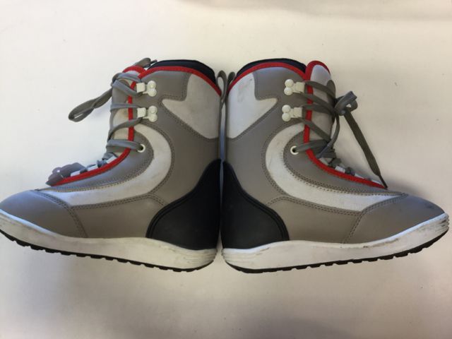 Load image into Gallery viewer, Ride Base Womens Size Specific 6 Used Snowboard Boots

