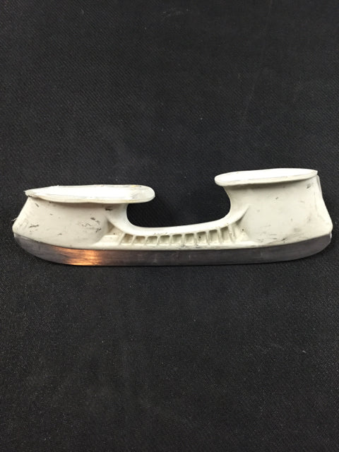 Load image into Gallery viewer, TUUK Custom + Right Size 220 Used Hockey Skate Holder
