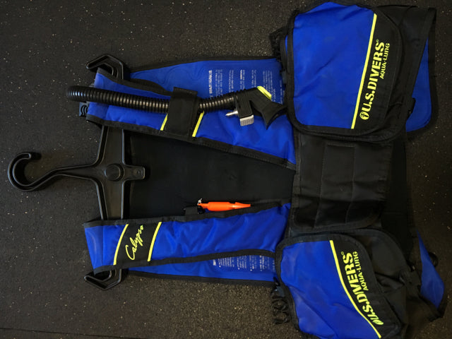 Load image into Gallery viewer, US Divers Calypso Used Dive Vest
