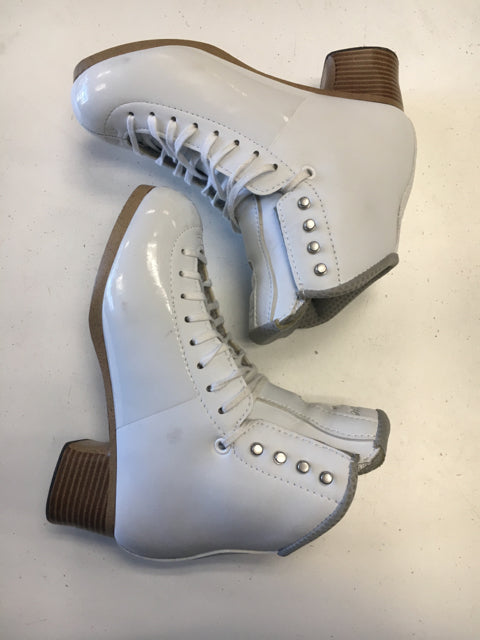 Load image into Gallery viewer, Used Jackson Entre Womens Skate Size 6 Skate Width W Figure Skates
