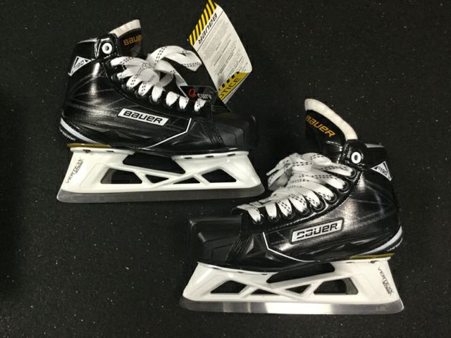 Load image into Gallery viewer, Bauer Supreme S190 Jr. Skate Size 3 EE New Hockey Goalie Skates
