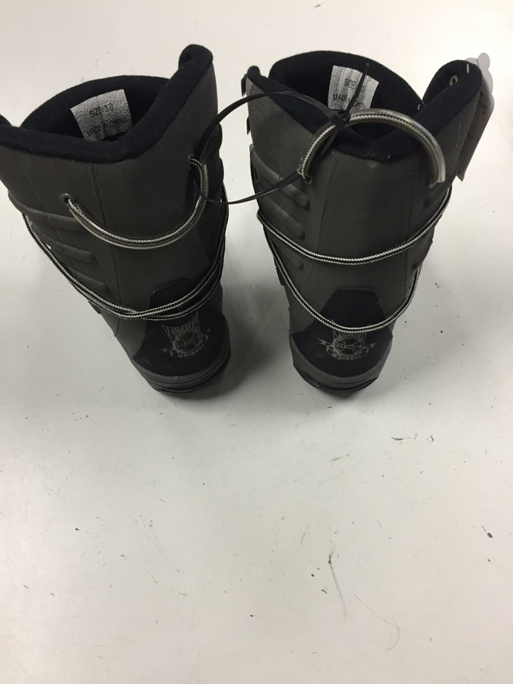 Load image into Gallery viewer, Used B-Line Chopper Black/White/Grey Junior Size 3 Snowboard Boots
