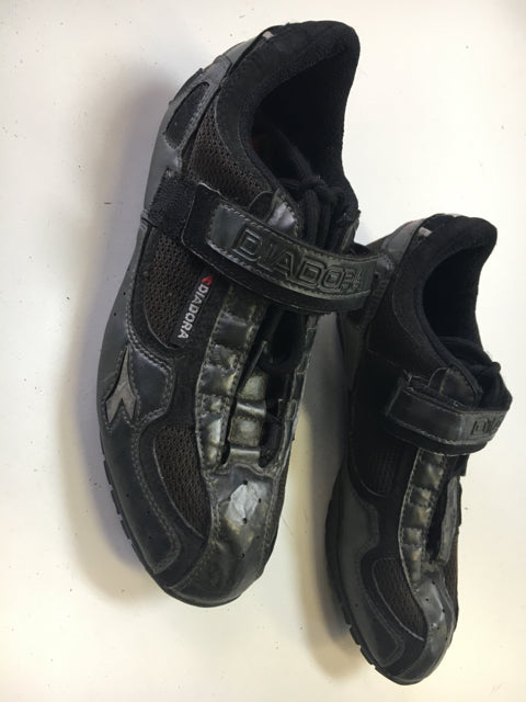 Load image into Gallery viewer, Used Diadora Black Size 5 MTB Biking Shoes
