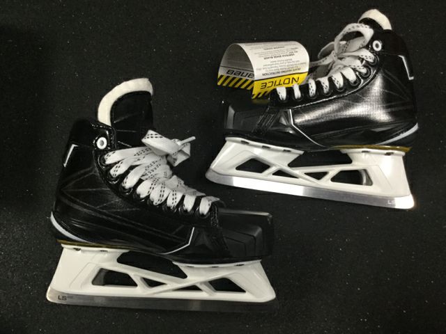 Load image into Gallery viewer, Bauer Supreme S190 Jr. Skate Size 3 EE New Hockey Goalie Skates
